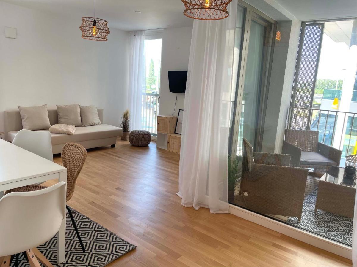 Urban Oasis: Stylische Wohnung Wina Bagian luar foto